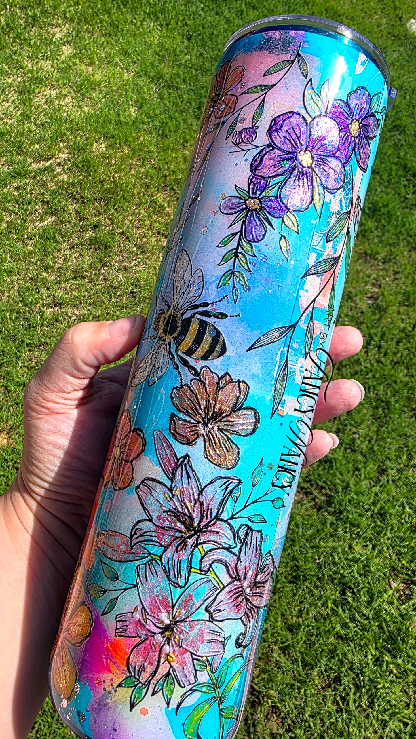 Bee in bloom tumbler 32oz
