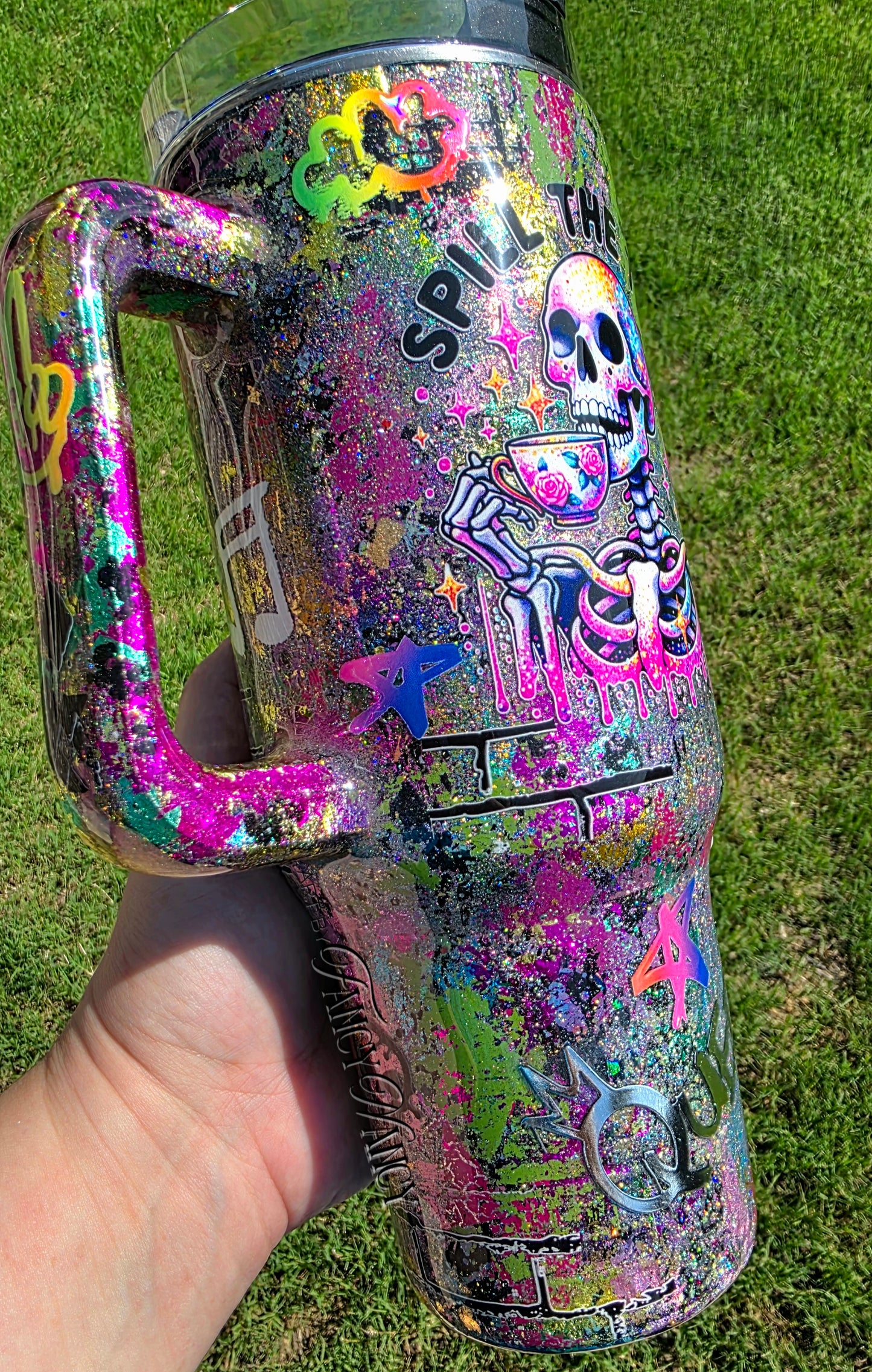 Spill the tea graffiti 40oz